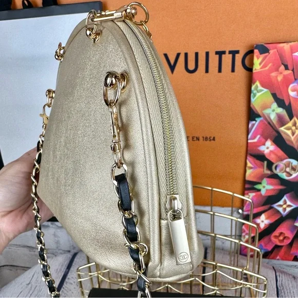 CHANEL gold metallic crossbody pouch CUSTOM with chain and bag charm - Picture 6 of 12